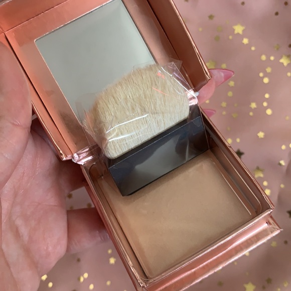 Benefit Cosmetics Dandelion Twinkle - Picture 2 of 2